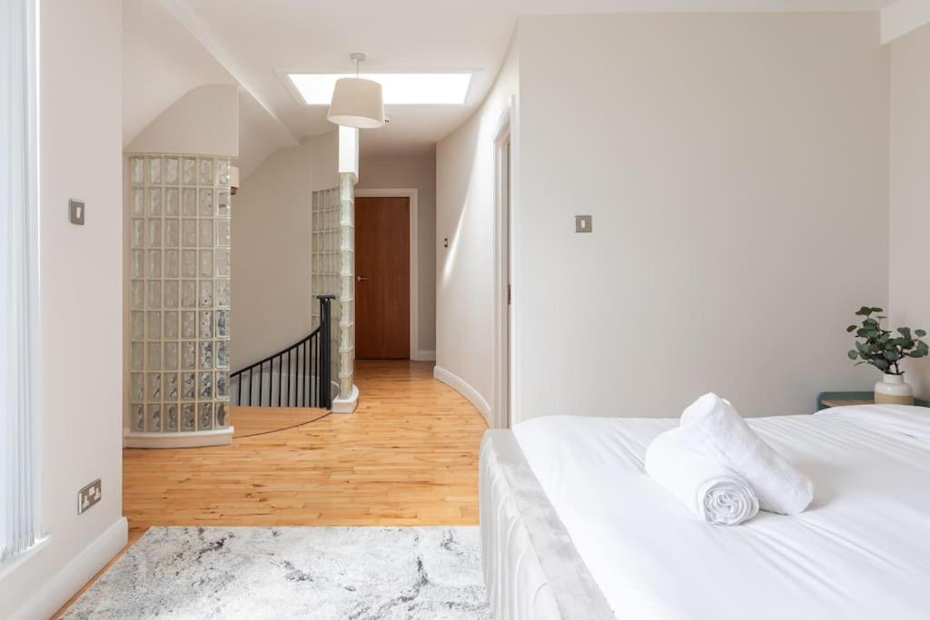 Modern Penthouse Apartment 2 Bed, 2 Bath Sleeps 6 City Centre Belfast Extérieur photo