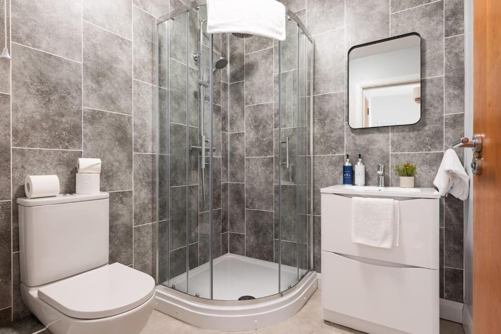 Modern Penthouse Apartment 2 Bed, 2 Bath Sleeps 6 City Centre Belfast Extérieur photo