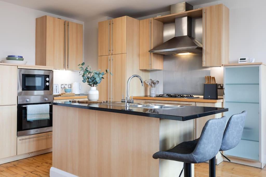 Modern Penthouse Apartment 2 Bed, 2 Bath Sleeps 6 City Centre Belfast Extérieur photo