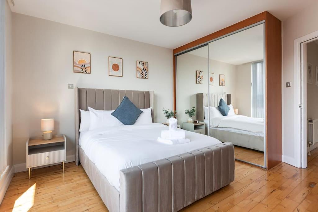 Modern Penthouse Apartment 2 Bed, 2 Bath Sleeps 6 City Centre Belfast Extérieur photo